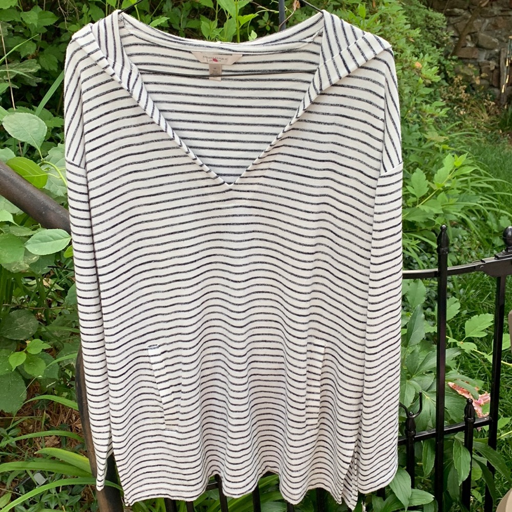 Banana republic, soft hoodie with front pockets